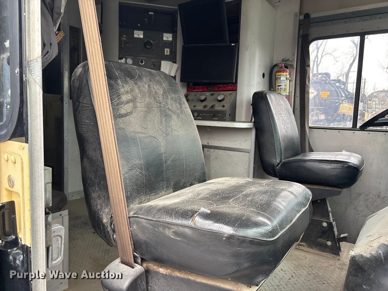 image for item ED5113 1998 GMC delivery van