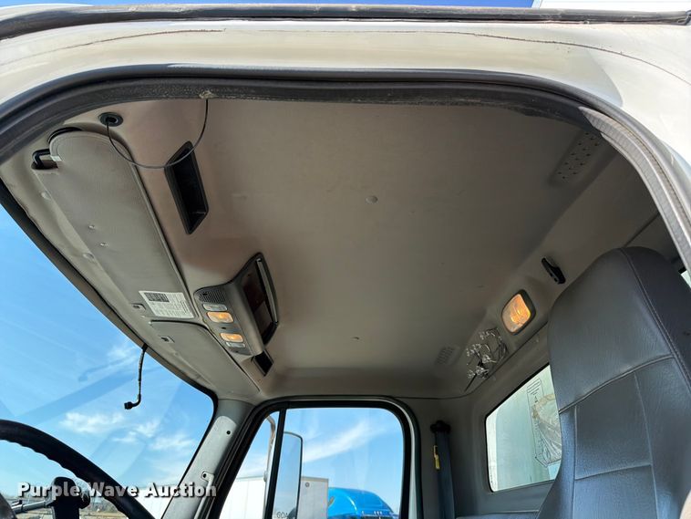 image for item ED5118 2017 Freightliner M2 box truck