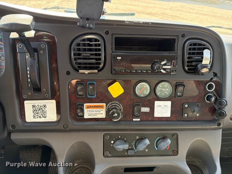 image for item ED5118 2017 Freightliner M2 box truck