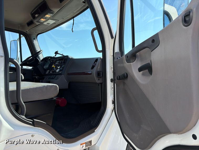 image for item ED5118 2017 Freightliner M2 box truck