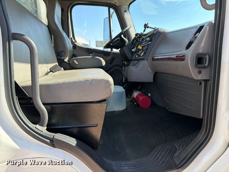 image for item ED5118 2017 Freightliner M2 box truck