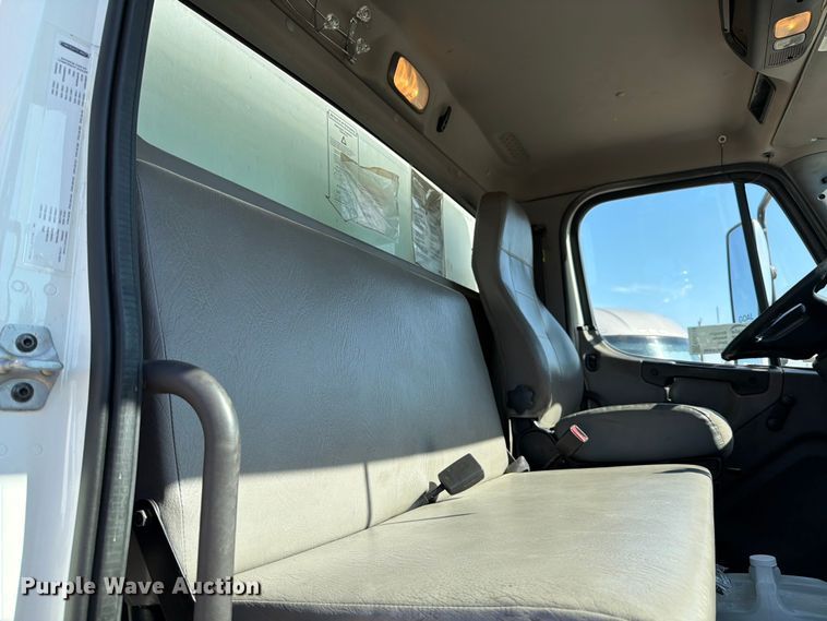 image for item ED5118 2017 Freightliner M2 box truck