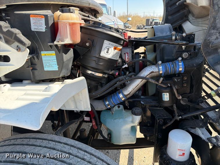 image for item ED5118 2017 Freightliner M2 box truck