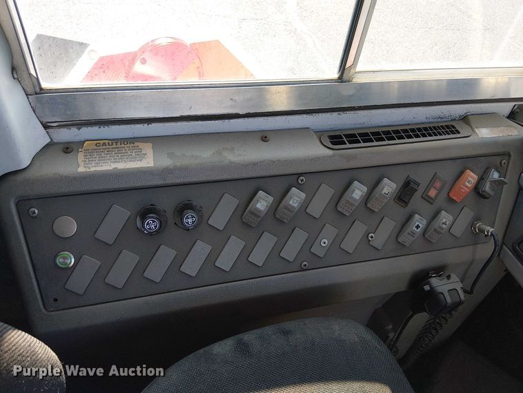 image for item EE4999 2004 Thomas Built HDX school bus