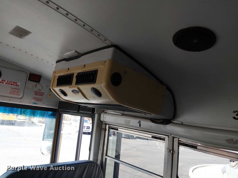 image for item EE4999 2004 Thomas Built HDX school bus