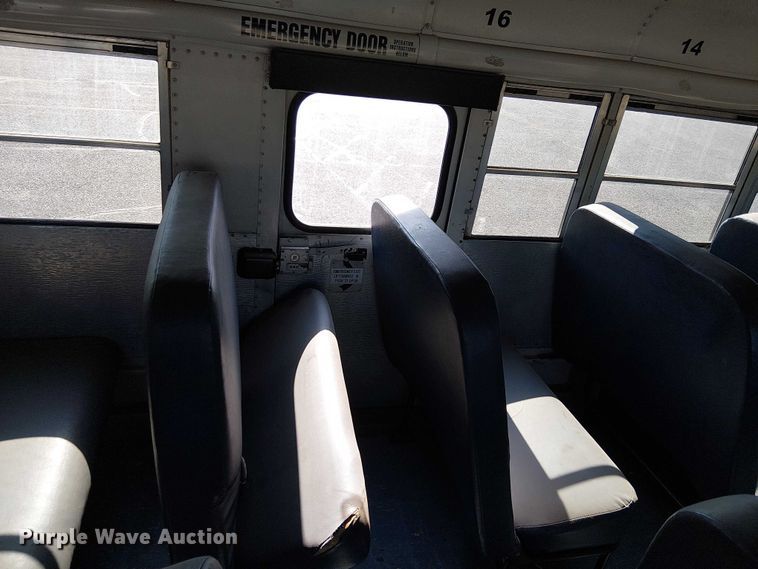 image for item EE4999 2004 Thomas Built HDX school bus