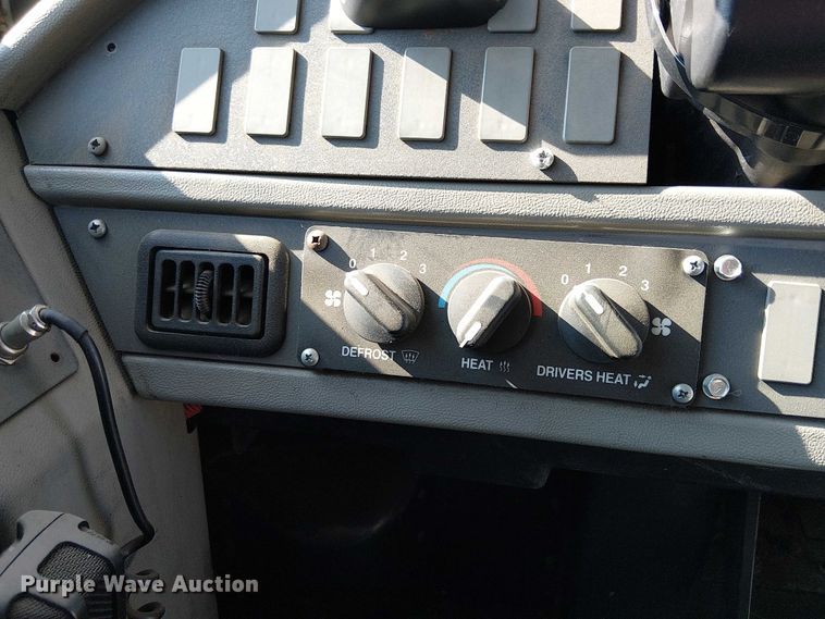 image for item EE4999 2004 Thomas Built HDX school bus