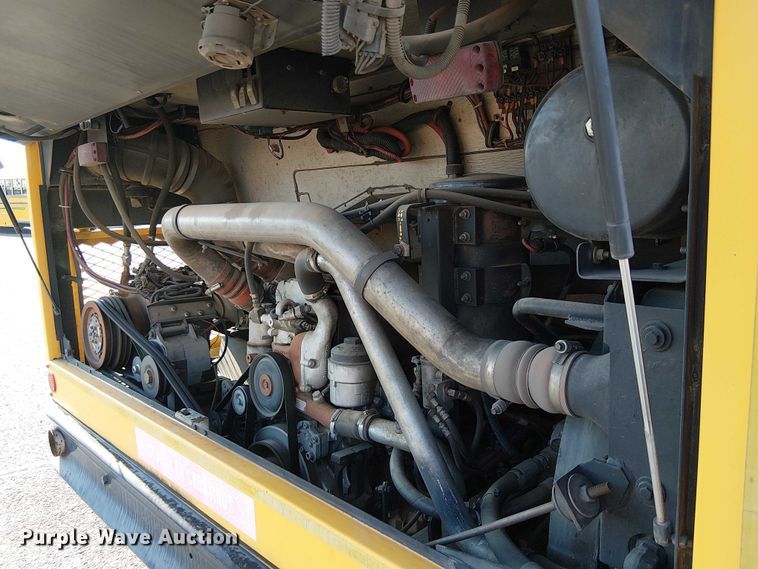 image for item EE4999 2004 Thomas Built HDX school bus