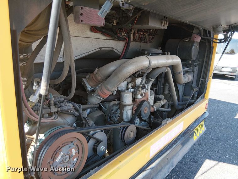 image for item EE4999 2004 Thomas Built HDX school bus