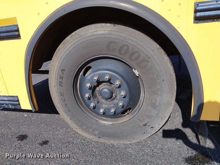 image for item EE4999 2004 Thomas Built HDX school bus