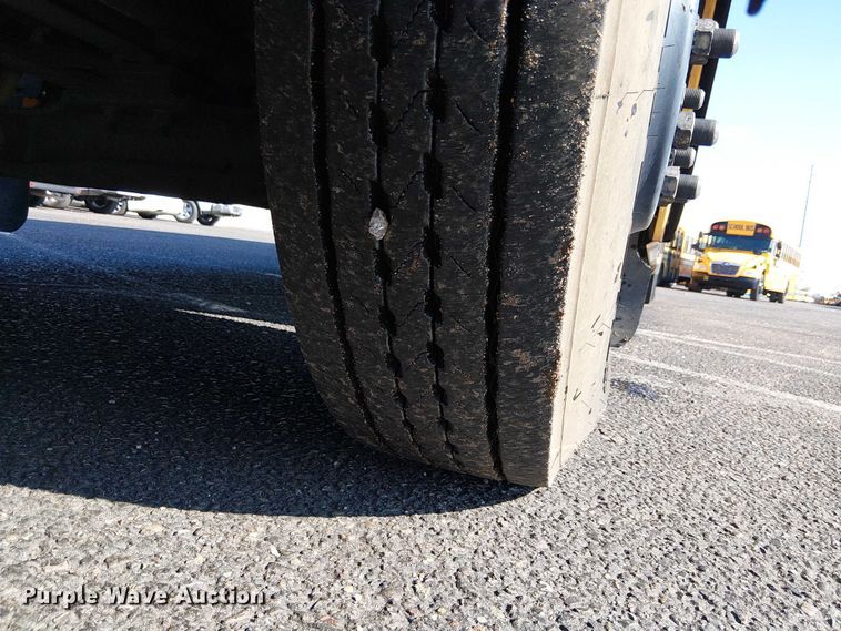 image for item EE4999 2004 Thomas Built HDX school bus