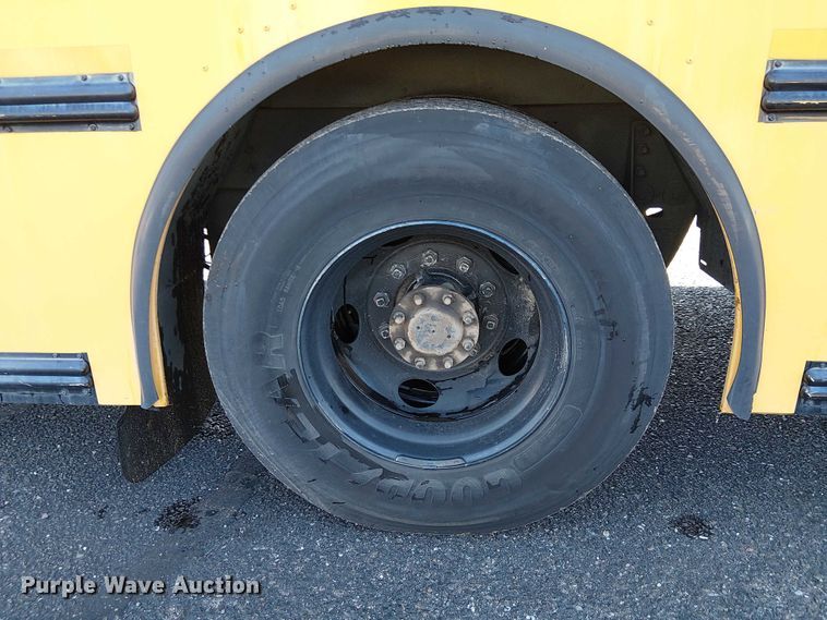 image for item EE4999 2004 Thomas Built HDX school bus