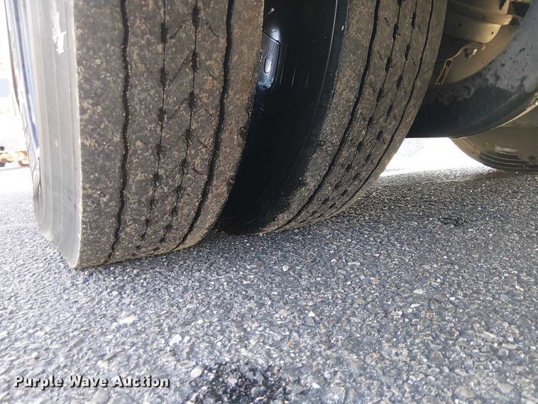 image for item EE4999 2004 Thomas Built HDX school bus