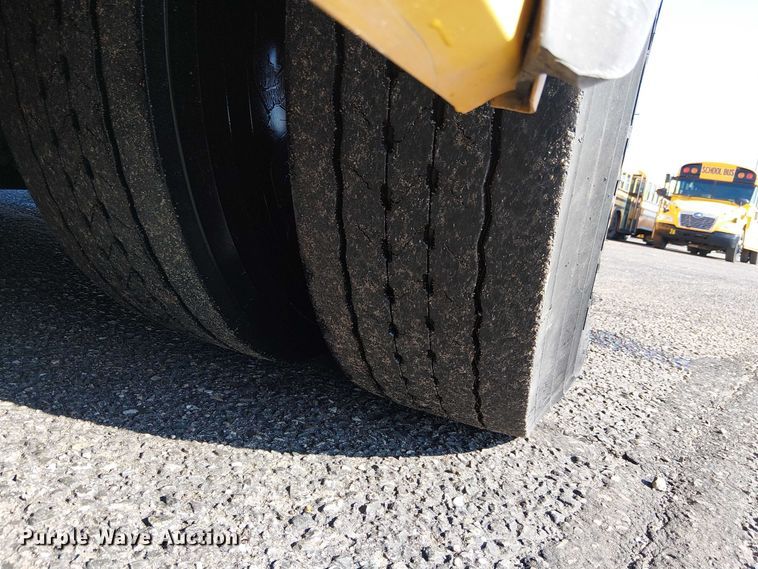 image for item EE4999 2004 Thomas Built HDX school bus