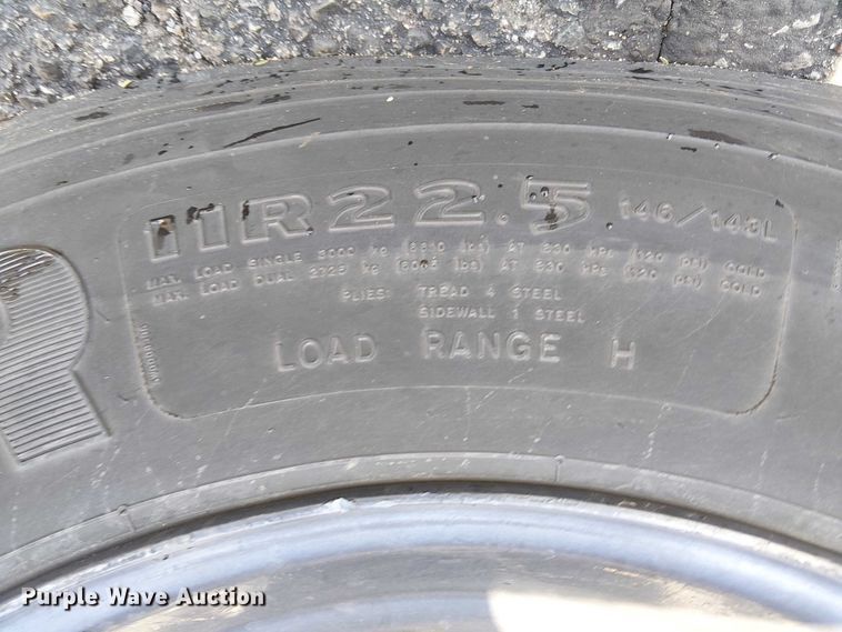 image for item EE4999 2004 Thomas Built HDX school bus