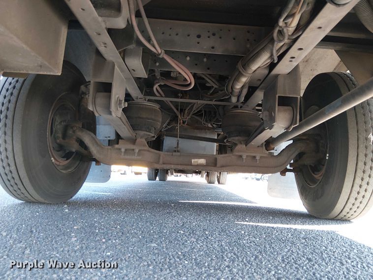 image for item EE5000 2004 Thomas Built HDX school bus