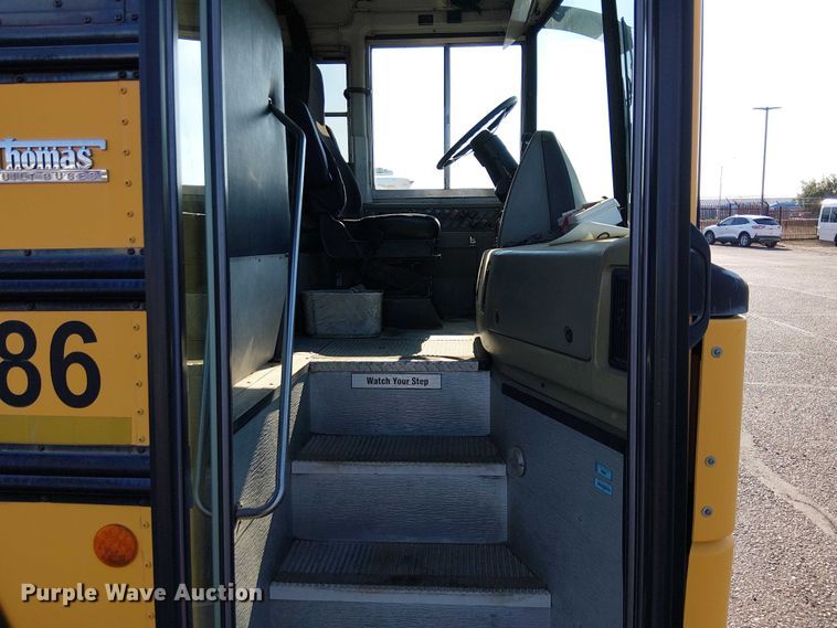 image for item EE5000 2004 Thomas Built HDX school bus