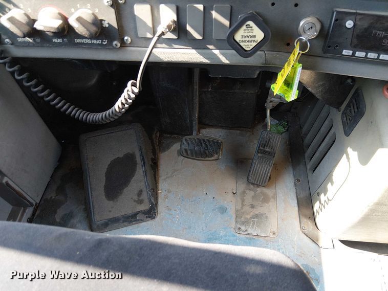 image for item EE5000 2004 Thomas Built HDX school bus