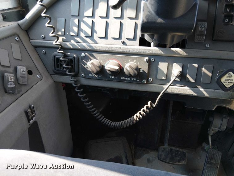 image for item EE5000 2004 Thomas Built HDX school bus