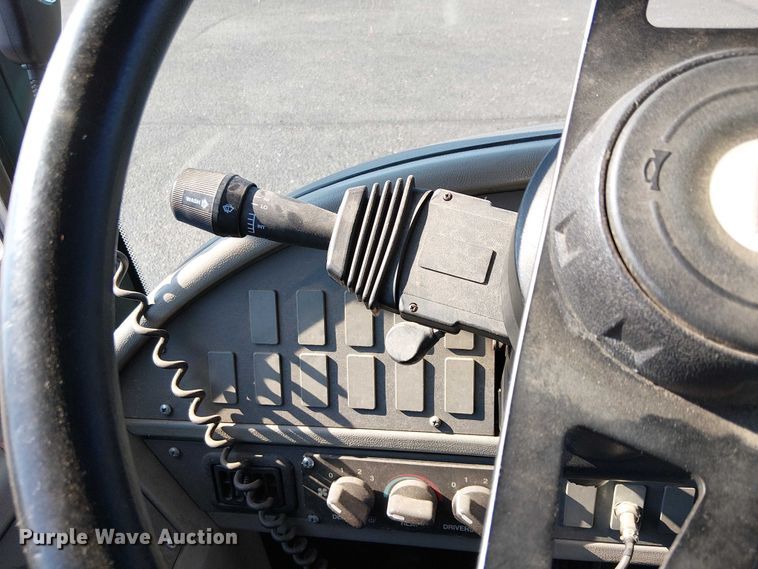 image for item EE5000 2004 Thomas Built HDX school bus