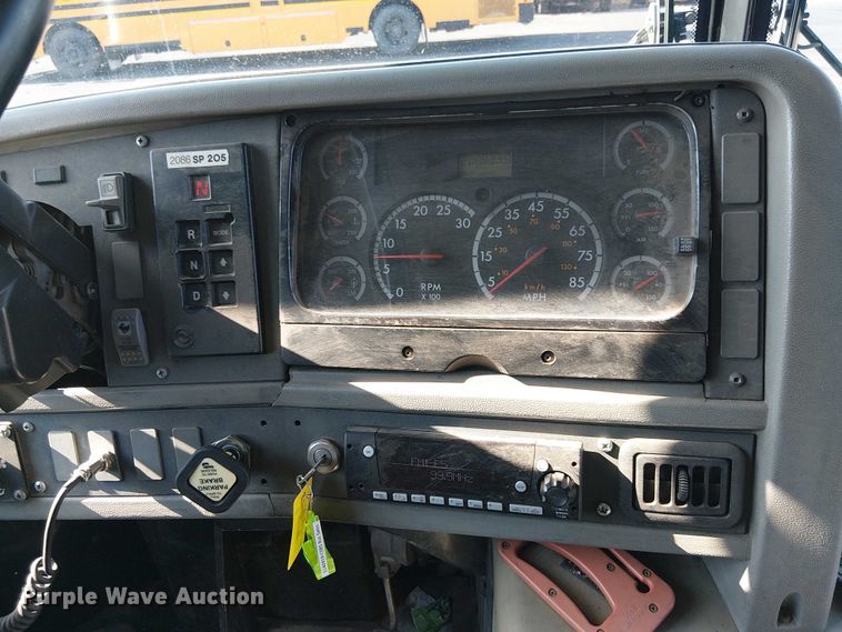 image for item EE5000 2004 Thomas Built HDX school bus