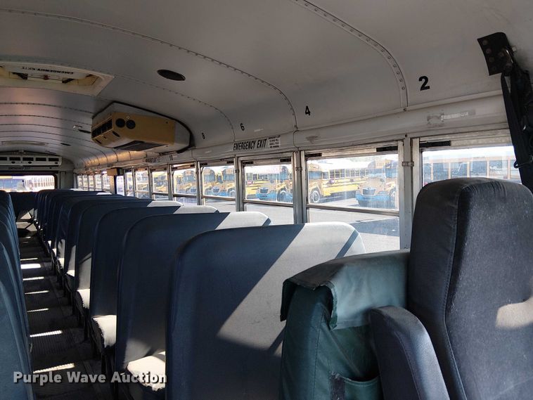 image for item EE5000 2004 Thomas Built HDX school bus