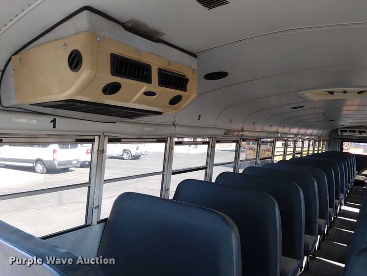 image for item EE5000 2004 Thomas Built HDX school bus