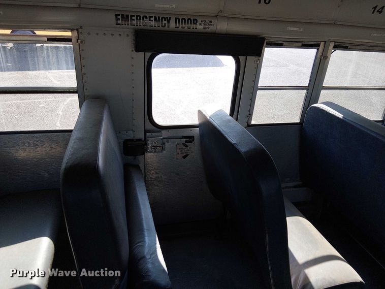 image for item EE5000 2004 Thomas Built HDX school bus