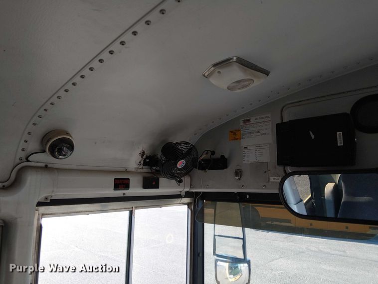 image for item EE5000 2004 Thomas Built HDX school bus