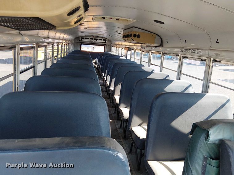 image for item EE5000 2004 Thomas Built HDX school bus