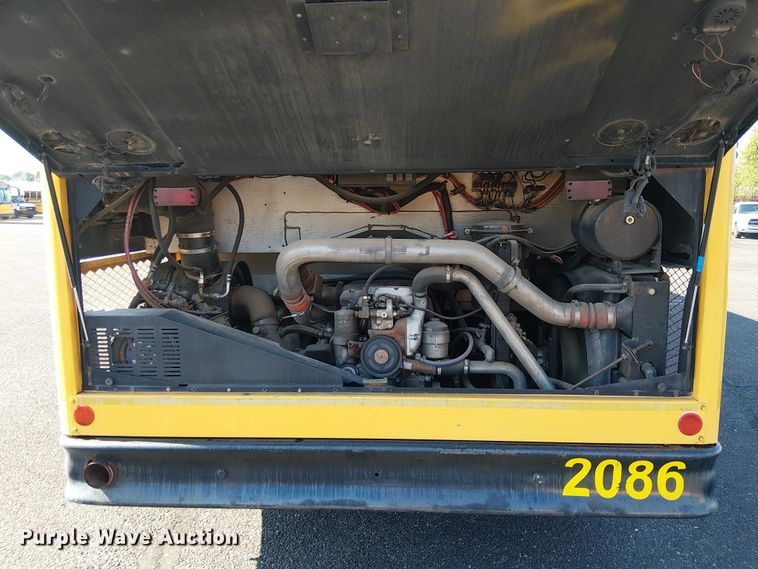 image for item EE5000 2004 Thomas Built HDX school bus