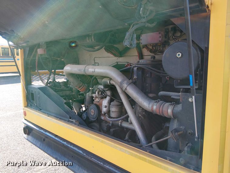 image for item EE5000 2004 Thomas Built HDX school bus