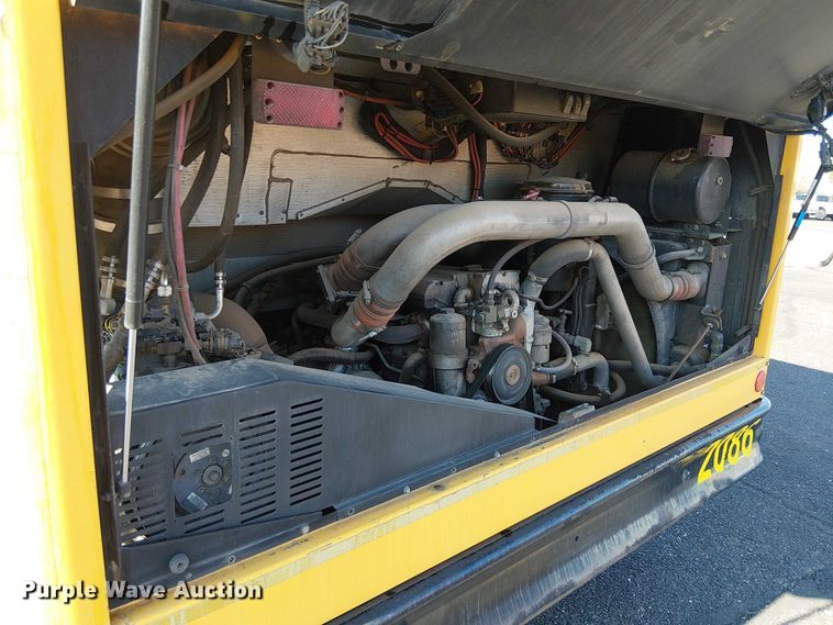 image for item EE5000 2004 Thomas Built HDX school bus