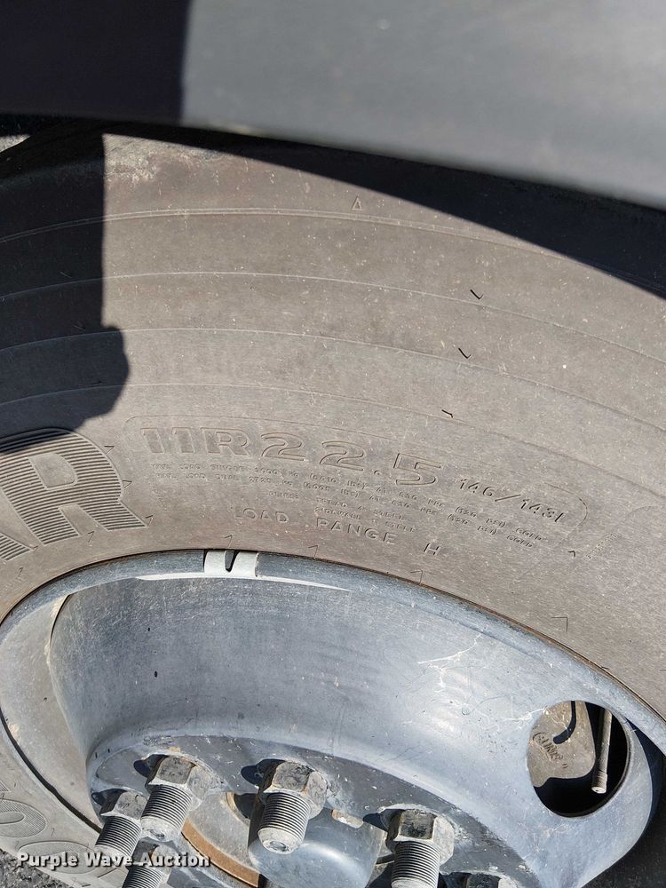 image for item EE5000 2004 Thomas Built HDX school bus