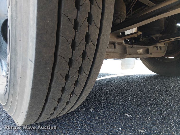 image for item EE5000 2004 Thomas Built HDX school bus