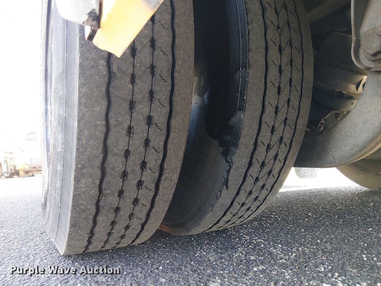 image for item EE5000 2004 Thomas Built HDX school bus