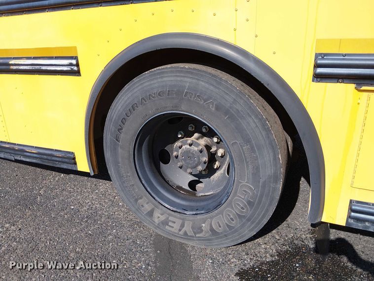 image for item EE5000 2004 Thomas Built HDX school bus