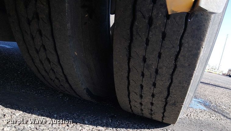 image for item EE5000 2004 Thomas Built HDX school bus