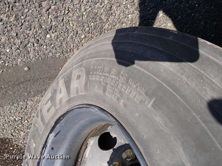 image for item EE5000 2004 Thomas Built HDX school bus