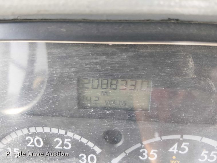 image for item EE5000 2004 Thomas Built HDX school bus