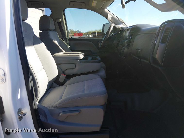 image for item EE5111 2019 Chevrolet Silverado 2500HD Ext. Cab pickup truck