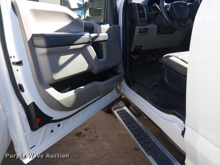 image for item EE5112 2022 Ford F250 Super duty XLT Ext. Cab pickup truck