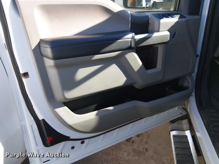 image for item EE5112 2022 Ford F250 Super duty XLT Ext. Cab pickup truck