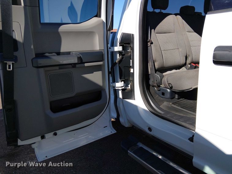 image for item EE5112 2022 Ford F250 Super duty XLT Ext. Cab pickup truck