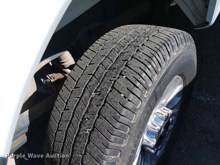 image for item EE5112 2022 Ford F250 Super duty XLT Ext. Cab pickup truck