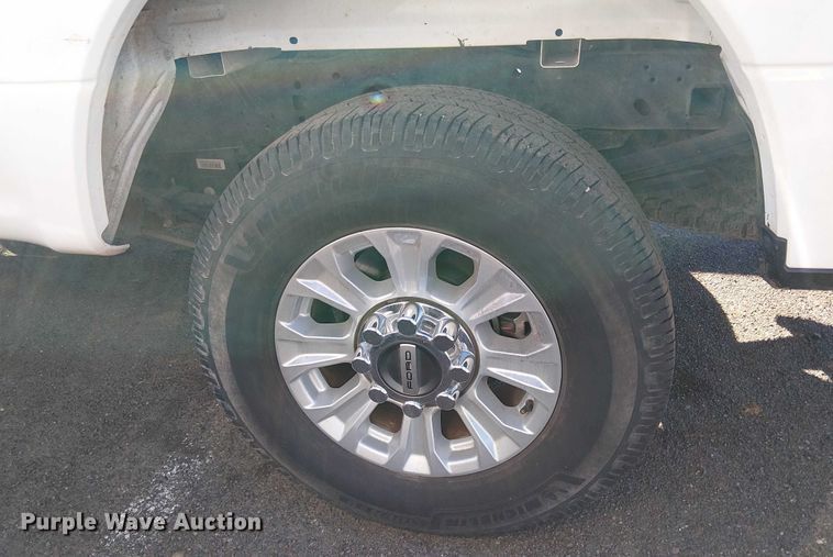 image for item EE5112 2022 Ford F250 Super duty XLT Ext. Cab pickup truck