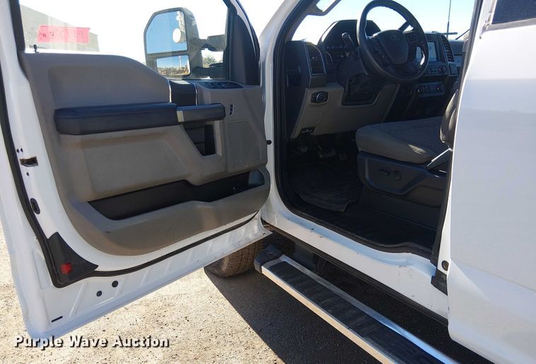image for item EE5113 2022 Ford F250 Super Duty XLT Ext. Cab pickup truck