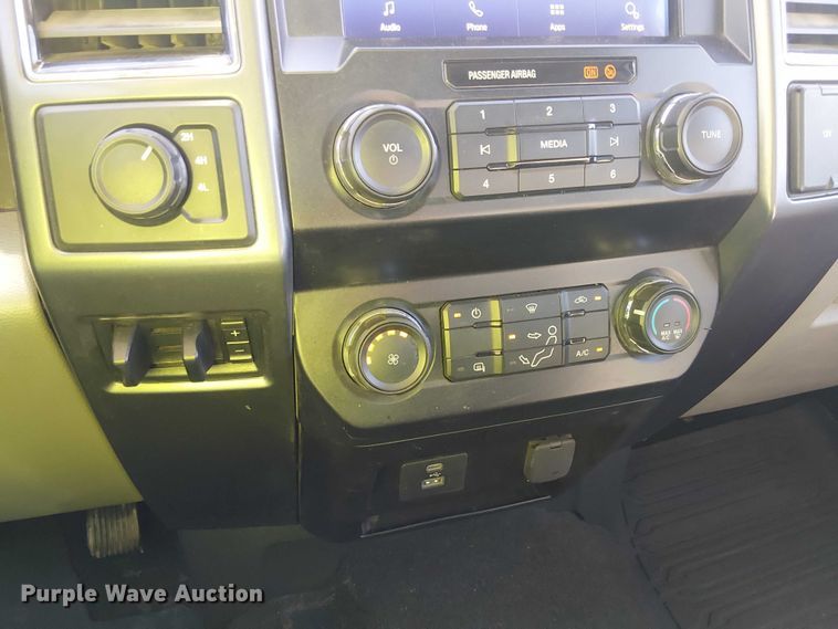 image for item EE5113 2022 Ford F250 Super Duty XLT Ext. Cab pickup truck