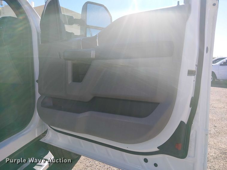 image for item EE5113 2022 Ford F250 Super Duty XLT Ext. Cab pickup truck