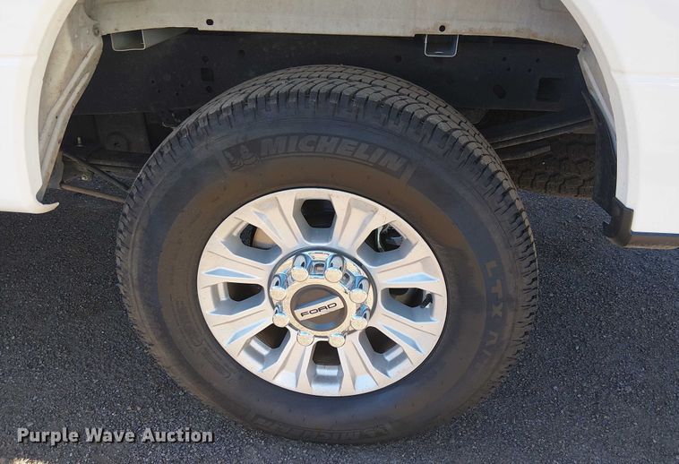 image for item EE5113 2022 Ford F250 Super Duty XLT Ext. Cab pickup truck